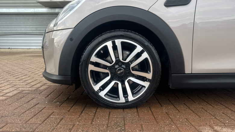 MINI Hatchback 1.5 Cooper Exclusive 3dr Auto Petrol Hatchback